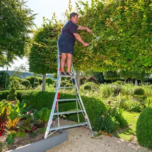 Henchman HMT240.P 8ft / 2.4m PRO Tripod Ladder - Fully Adjustable (150kg SWL) [Platform Height 5ft / 1.5m]