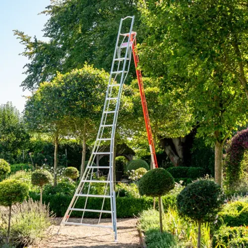 Henchman HMT480.P 16ft / 4.8m PRO Tripod Ladder - Fully Adjustable (150kg SWL) [Platform Height 13ft / 3.9m]